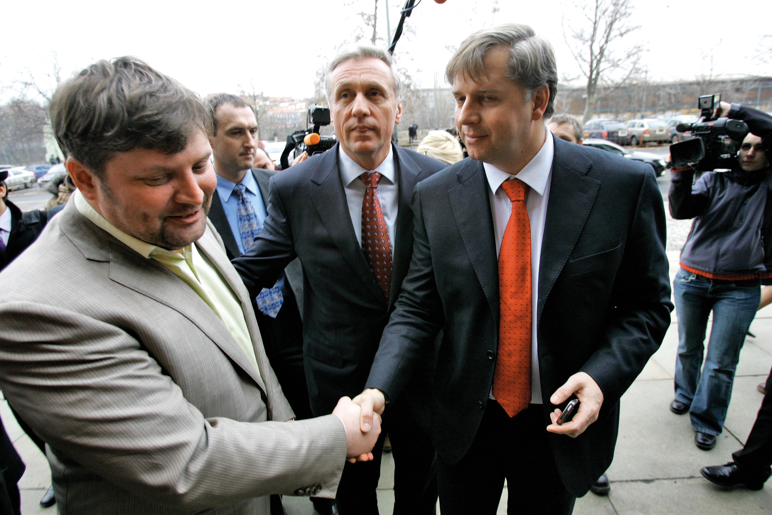 Aleš Řebíček (vlevo) v roli ministra dopravy a Petr Bendl jako hejtman pomohli projekt znovu oživit.