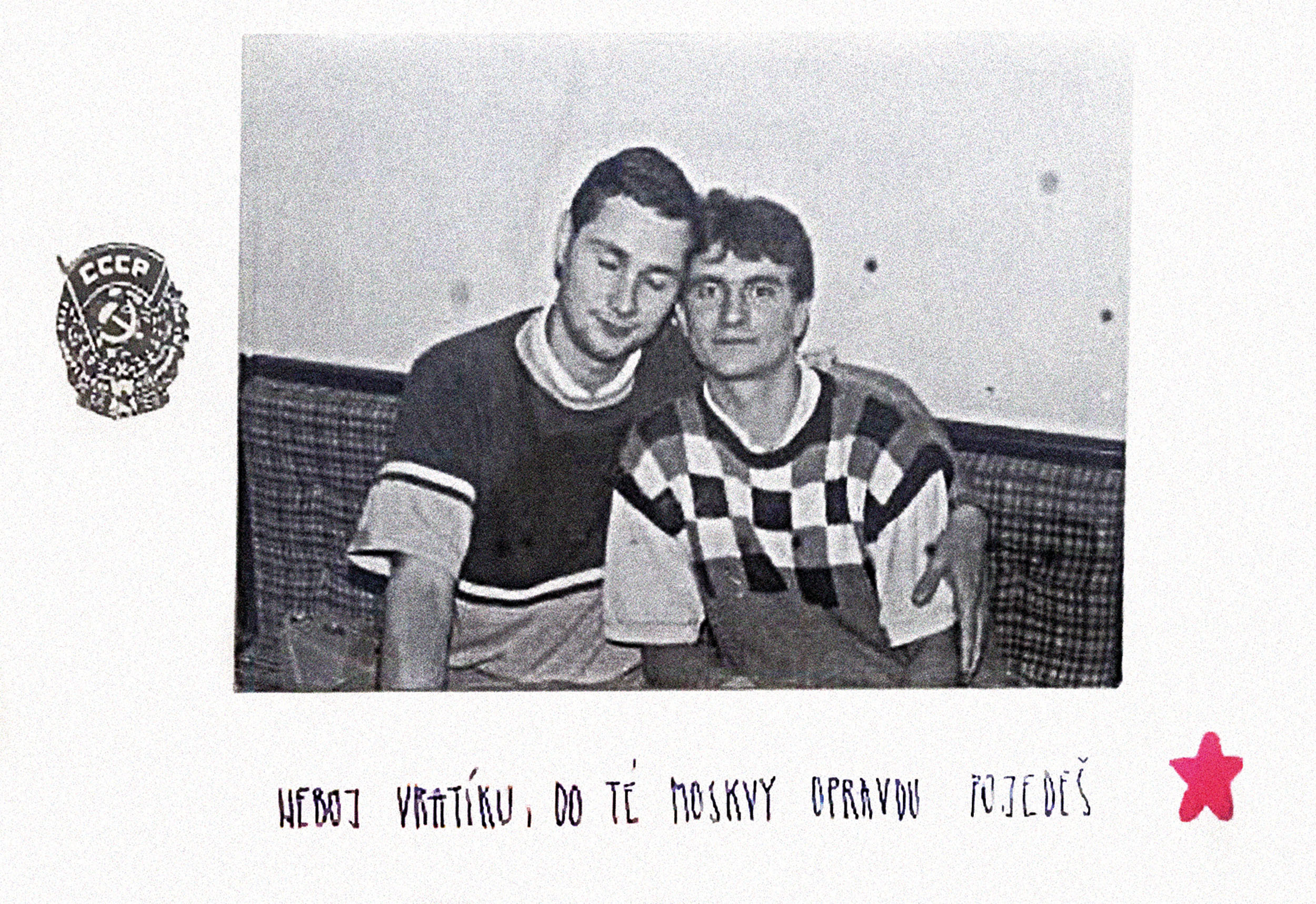 Na fotografii z třídního alba je Vratislav Mynář vpravo. Už tehdy podle svých spolužáků často obdivně vzhlížel k Sovětskému svazu.