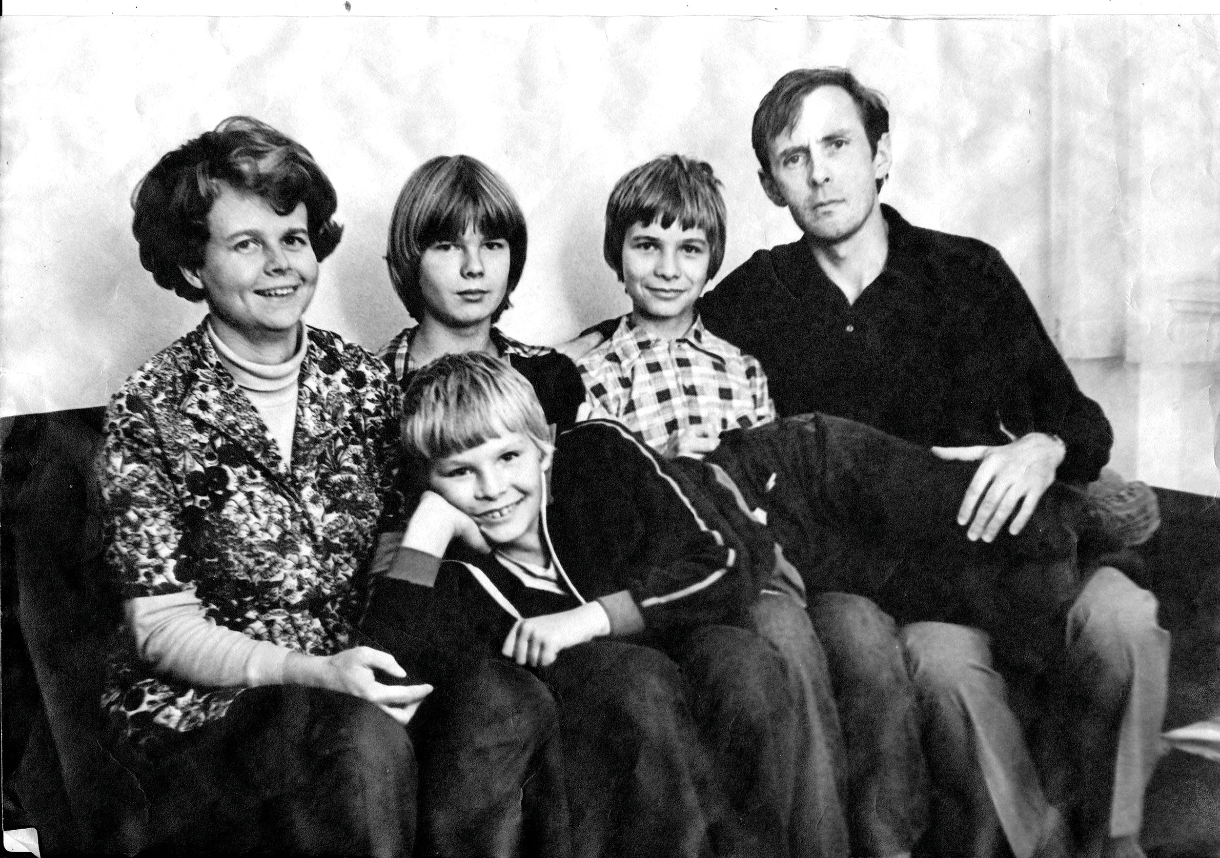 Snímek rodiny přibližně z doby, kdy Tomáš Růžička „podepsal“ Chartu 77.