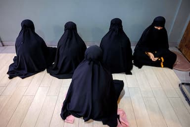 Říkají si Niqab Squad. Jsou celé zahalené a dělají věci nečekané u konzervativních muslimek